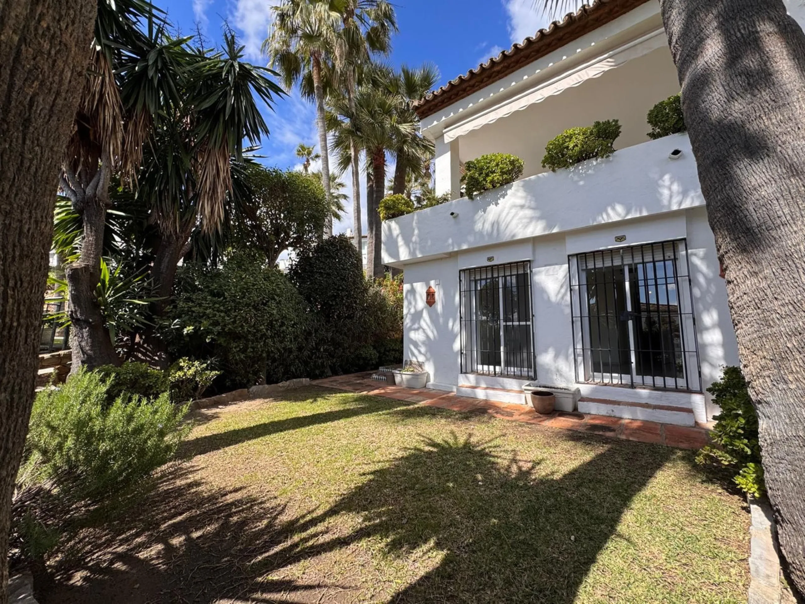 House - Semi-Detached House в продаже в Manilva, Málaga. В доме 3 спален и 2 ванных комнат. Площадь дома 191 м². Площадь участка 91 м²
