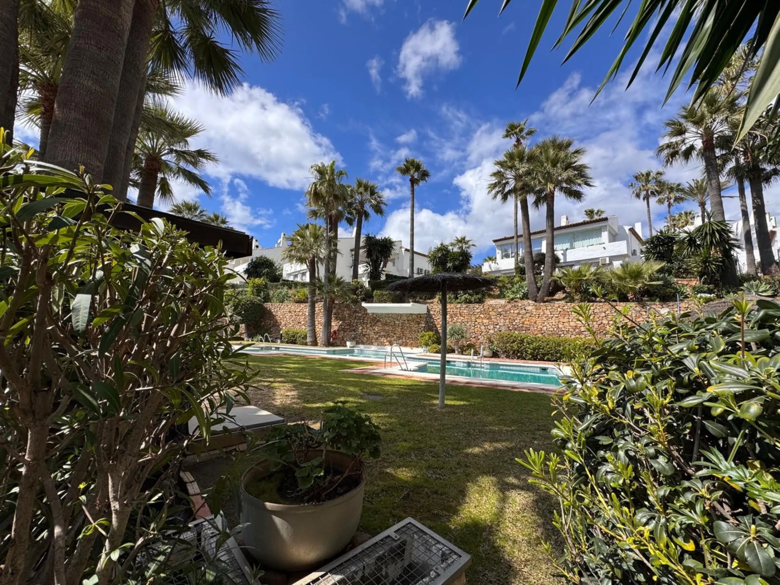 House - Semi-Detached House в продаже в Manilva, Málaga. В доме 3 спален и 2 ванных комнат. Площадь дома 191 м². Площадь участка 91 м²