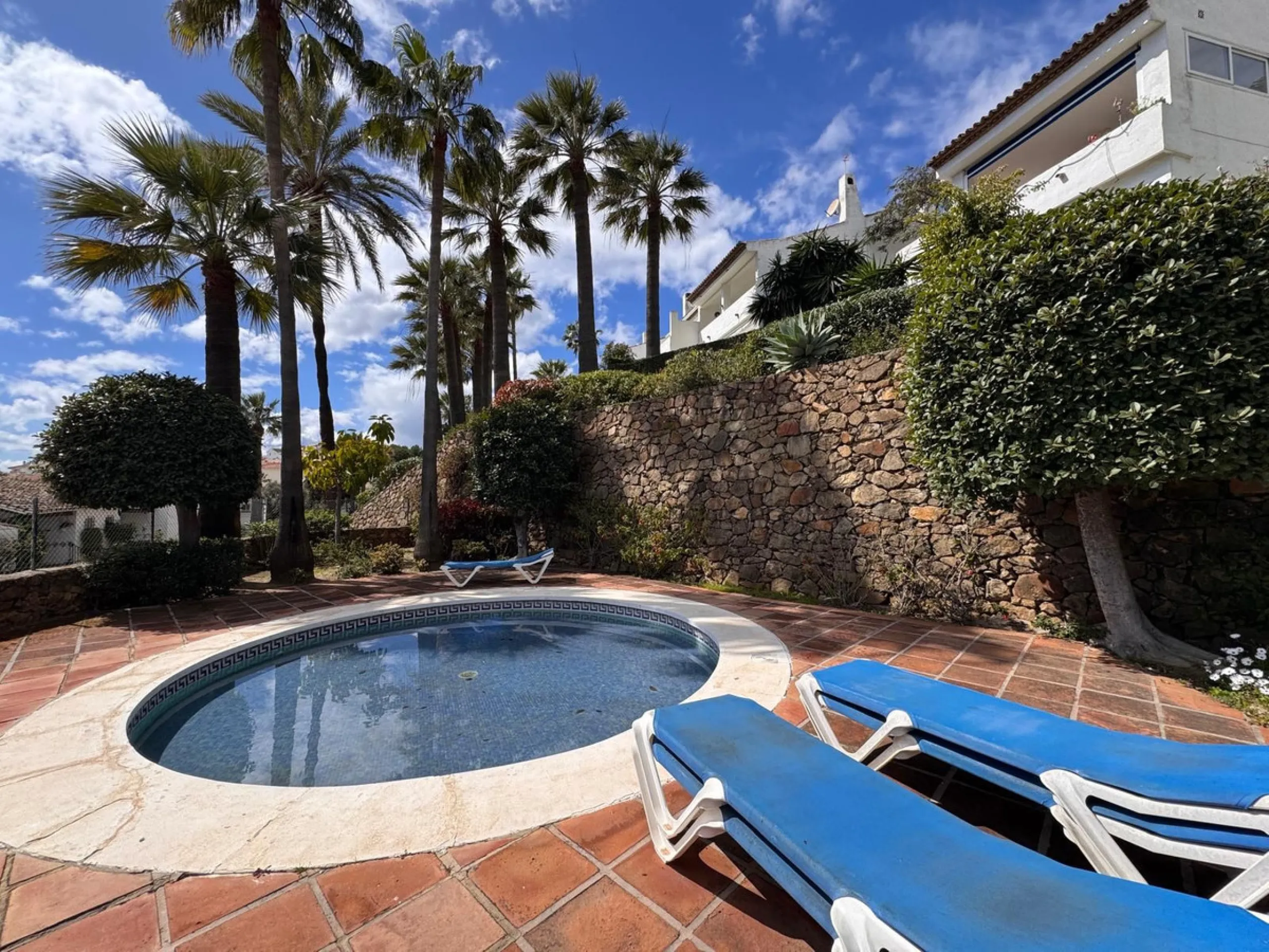 House - Semi-Detached House в продаже в Manilva, Málaga. В доме 3 спален и 2 ванных комнат. Площадь дома 191 м². Площадь участка 91 м²