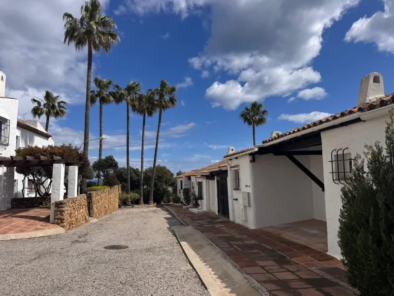 House - Semi-Detached House в продаже в Manilva, Málaga. В доме 3 спален и 2 ванных комнат. Площадь дома 191 м². Площадь участка 91 м²