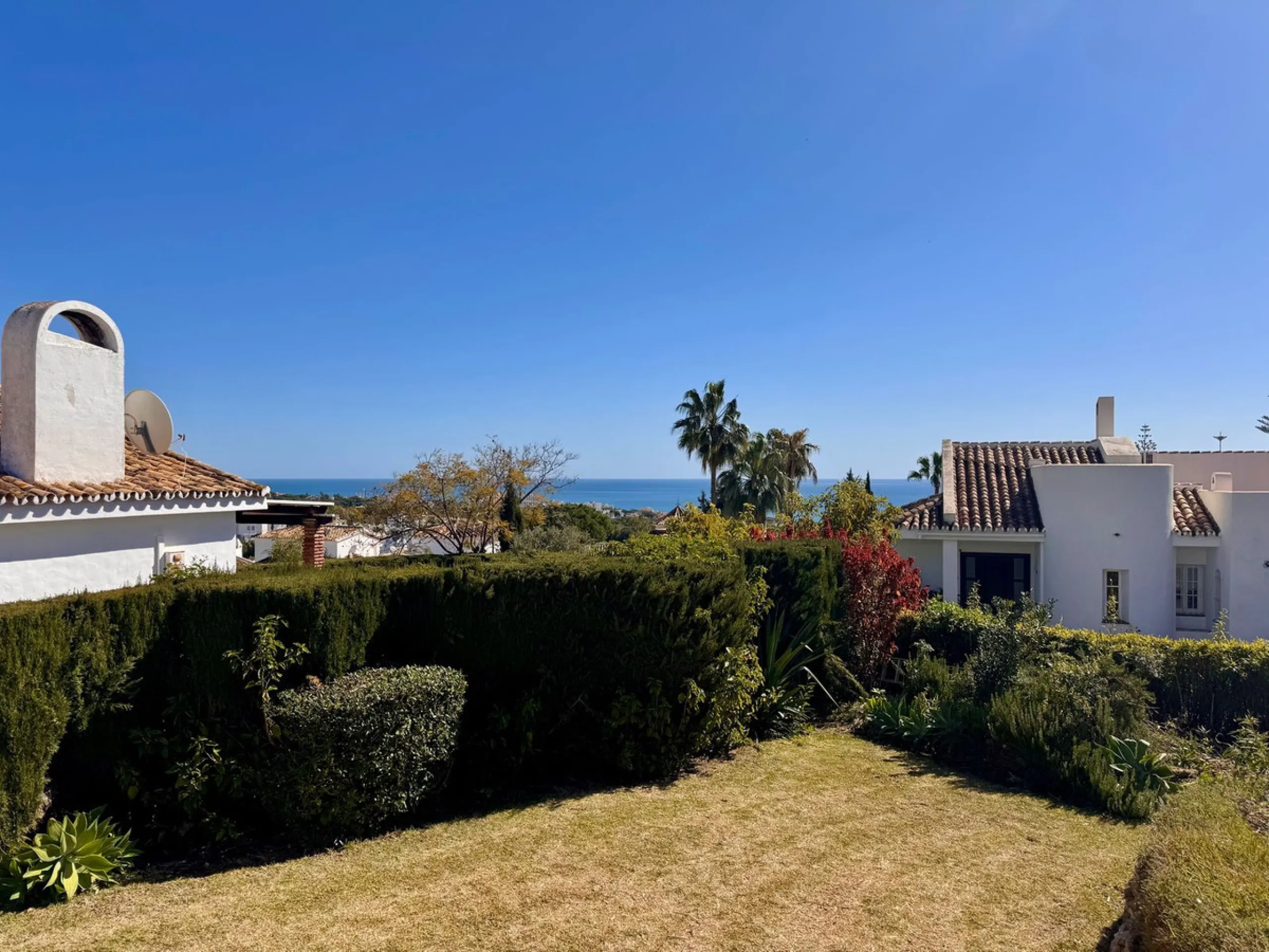 Rare Single-Level Villa with Sea Views in Prime Calahonda Location.