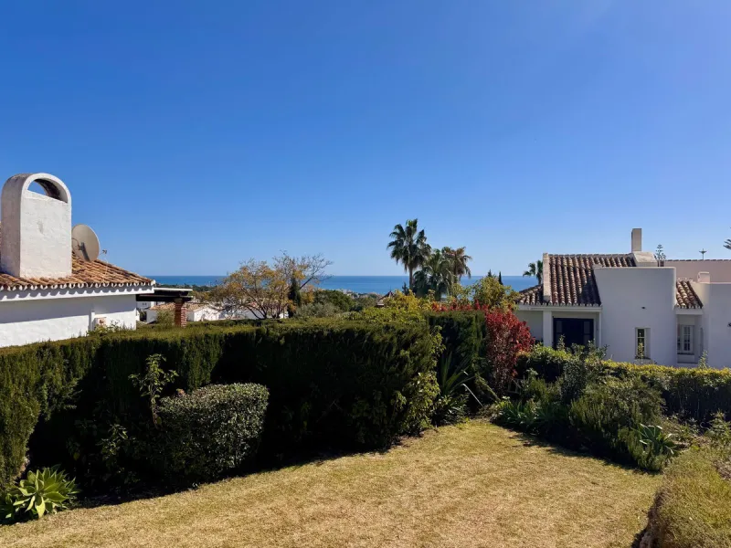 Rare Single-Level Villa with Sea Views in Prime Calahonda Location.