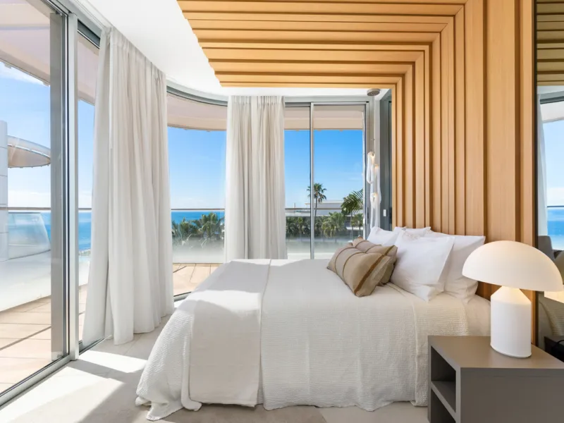 A three-bedroom penthouse located in one of Estepona's most prestigious frontline beach developments, offering uninterrupted Mediterranean views and contemporary coastal living.