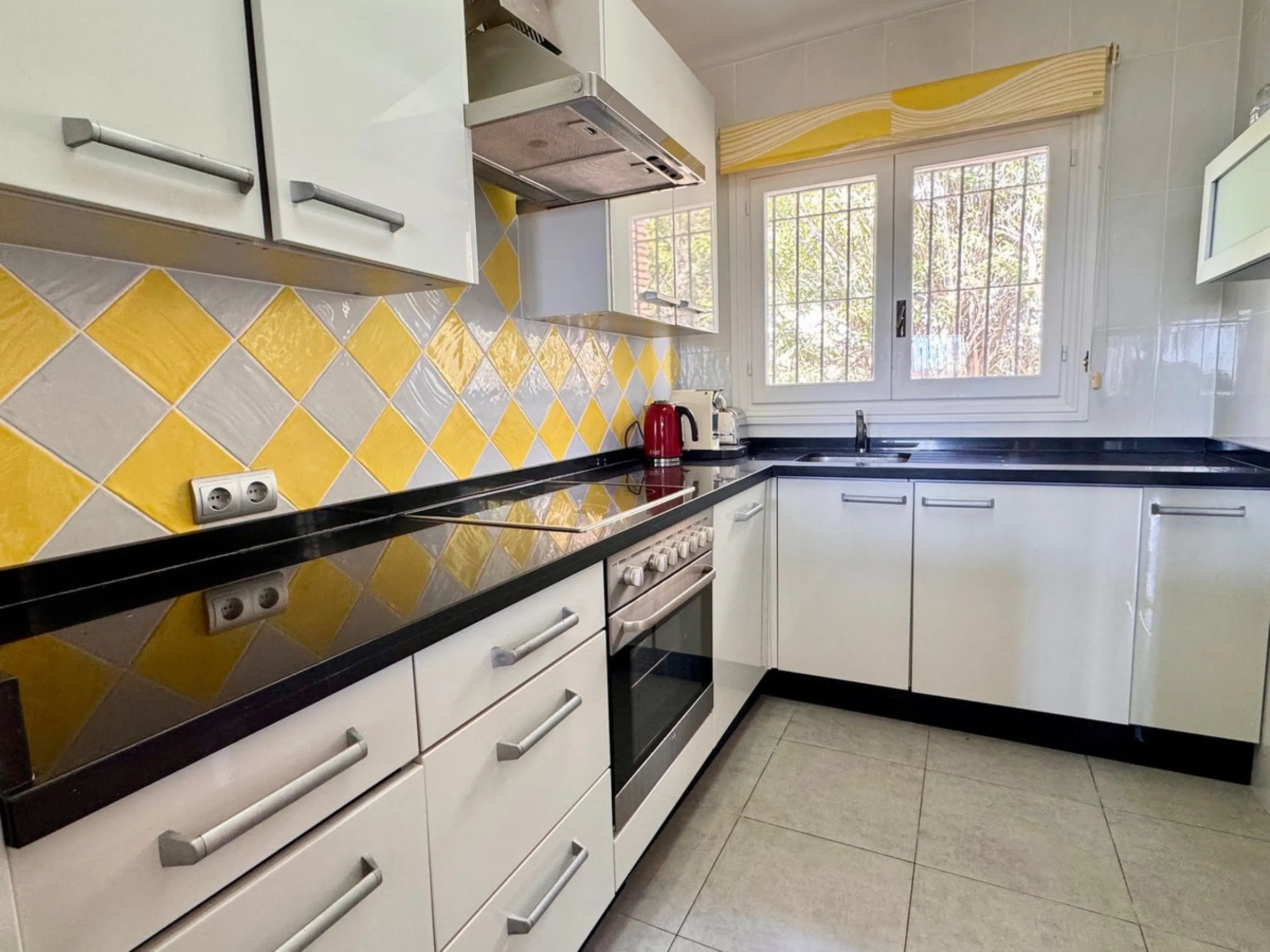 Rare Single-Level Villa with Sea Views in Prime Calahonda Location.