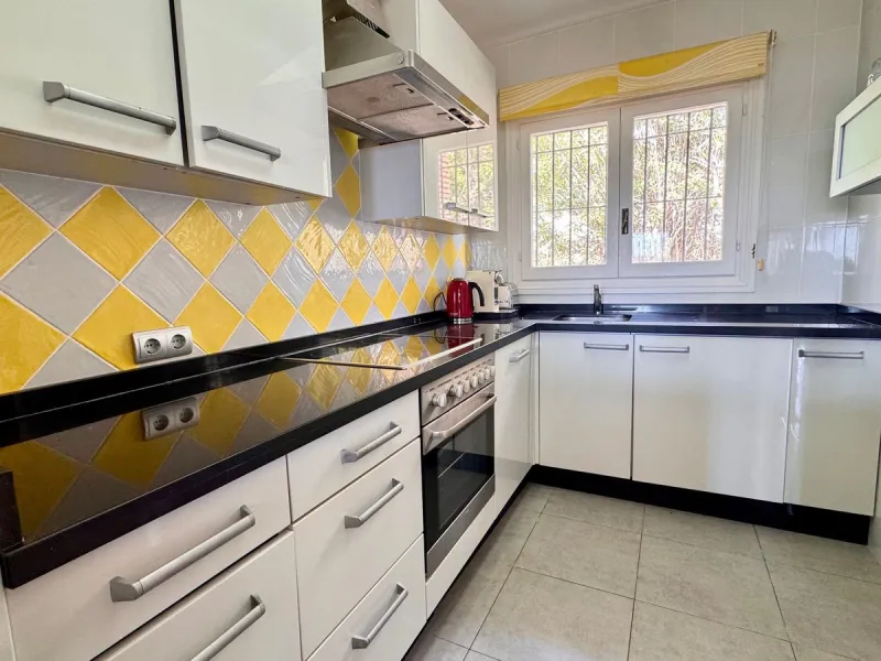 Rare Single-Level Villa with Sea Views in Prime Calahonda Location.