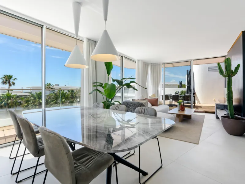 A three-bedroom penthouse located in one of Estepona's most prestigious frontline beach developments, offering uninterrupted Mediterranean views and contemporary coastal living.