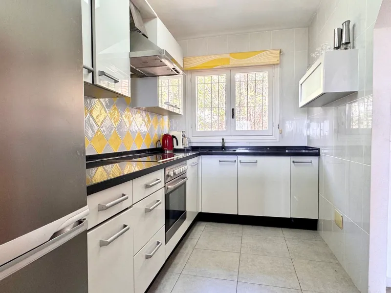 Rare Single-Level Villa with Sea Views in Prime Calahonda Location.