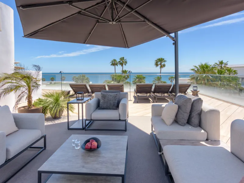 A three-bedroom penthouse located in one of Estepona's most prestigious frontline beach developments, offering uninterrupted Mediterranean views and contemporary coastal living.