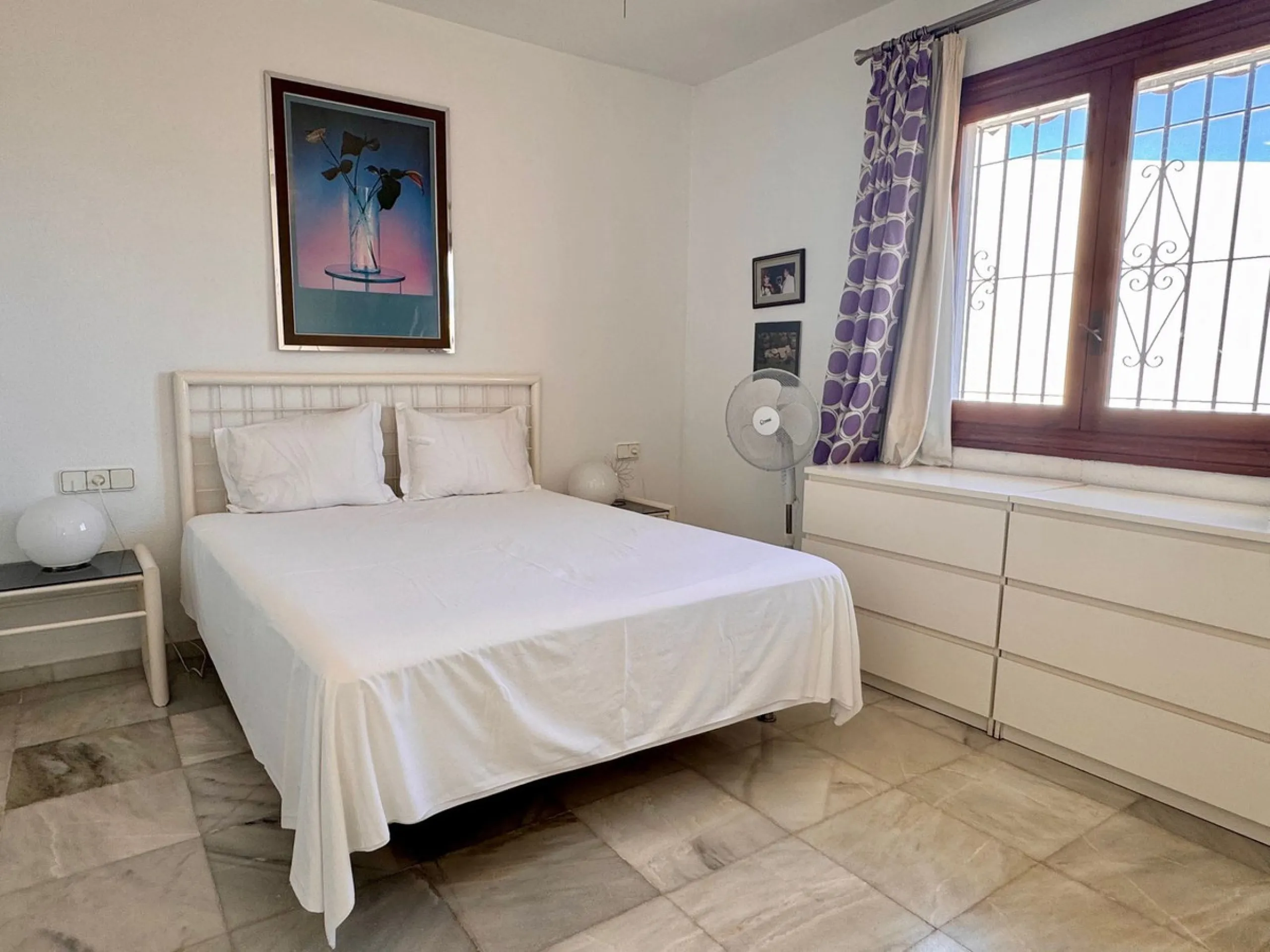 Rare Single-Level Villa with Sea Views in Prime Calahonda Location.