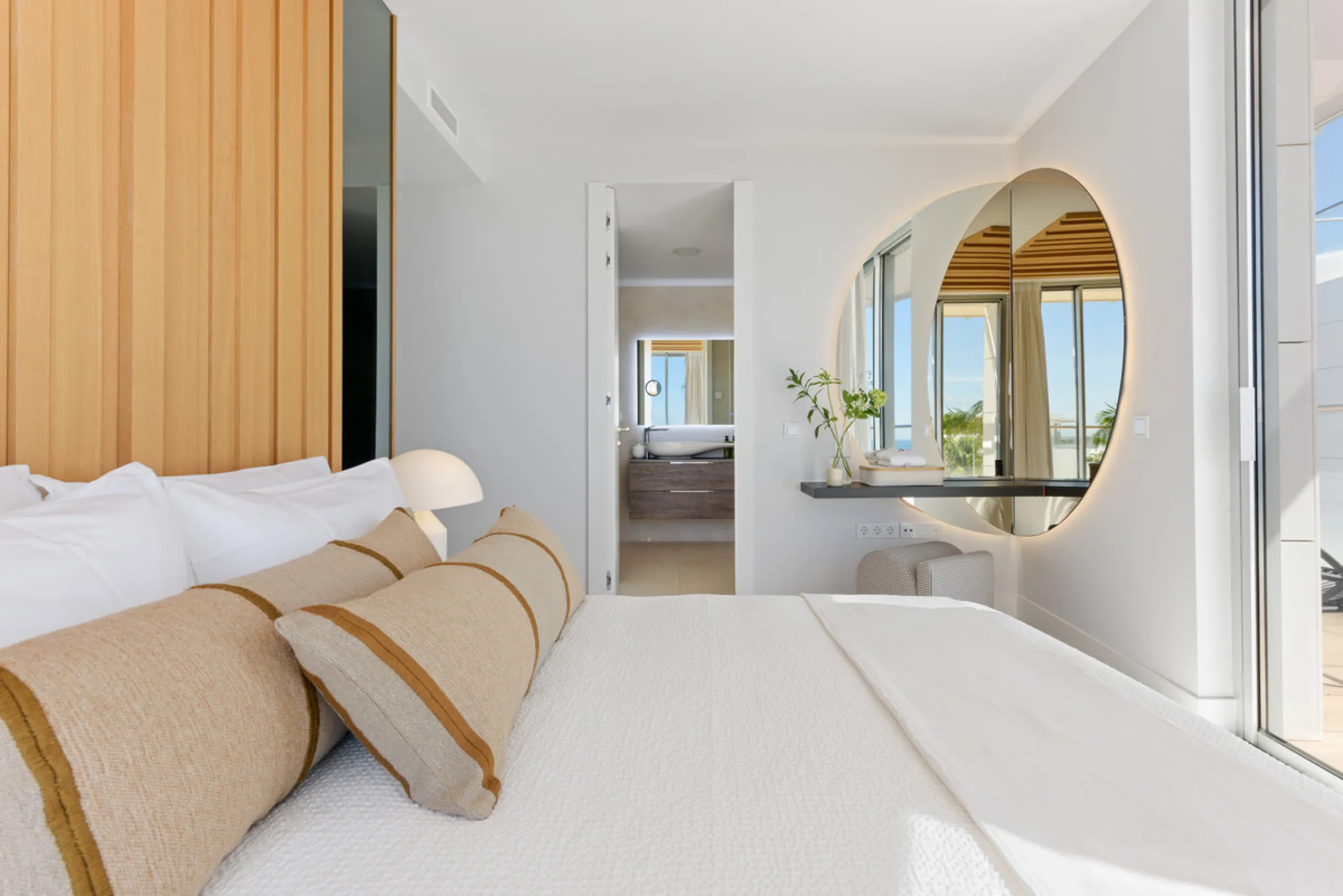 A three-bedroom penthouse located in one of Estepona's most prestigious frontline beach developments, offering uninterrupted Mediterranean views and contemporary coastal living.