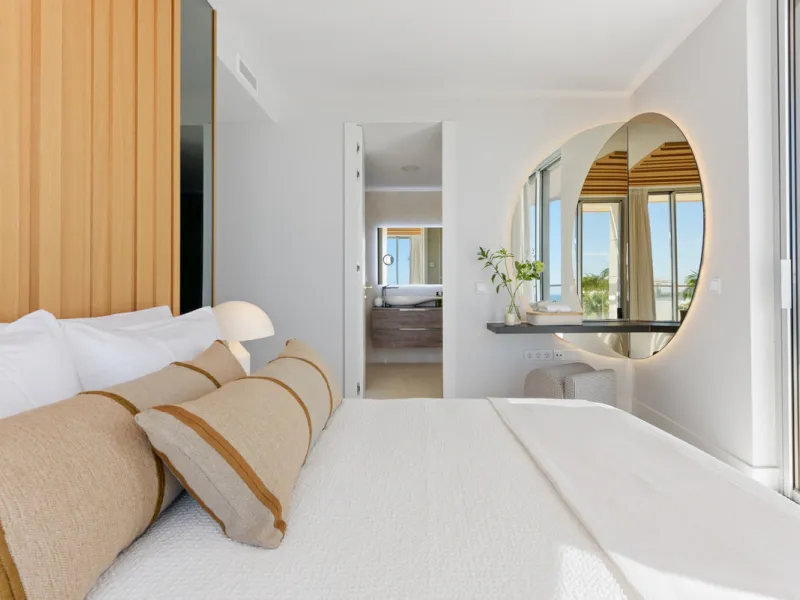 A three-bedroom penthouse located in one of Estepona's most prestigious frontline beach developments, offering uninterrupted Mediterranean views and contemporary coastal living.