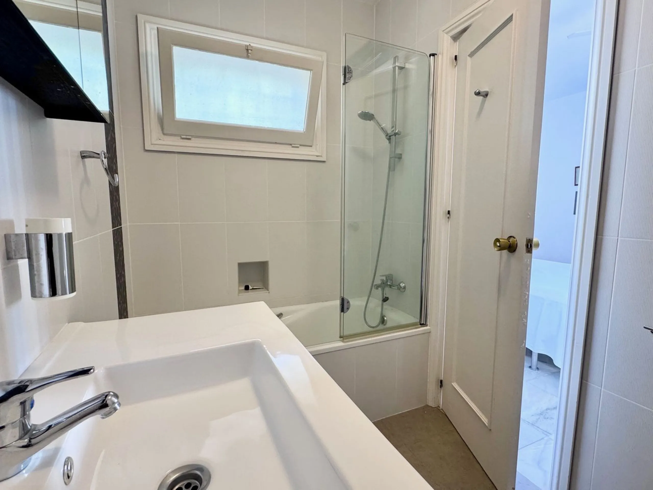 Rare Single-Level Villa with Sea Views in Prime Calahonda Location.