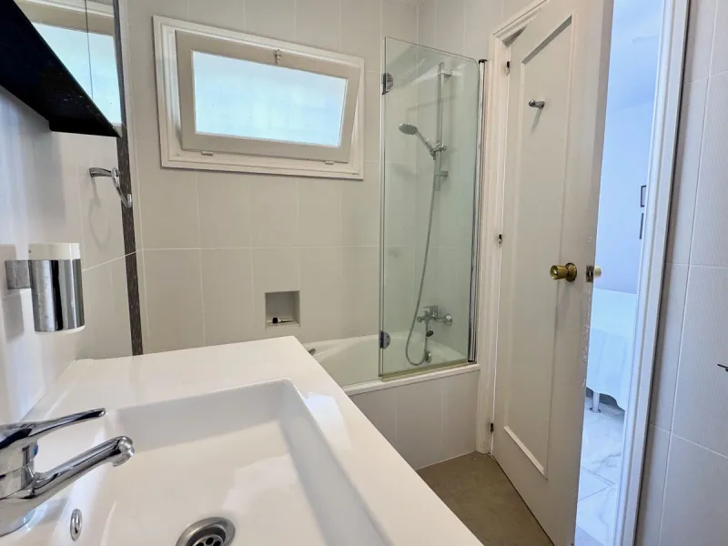Rare Single-Level Villa with Sea Views in Prime Calahonda Location.