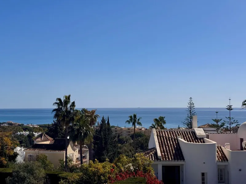 Rare Single-Level Villa with Sea Views in Prime Calahonda Location.
