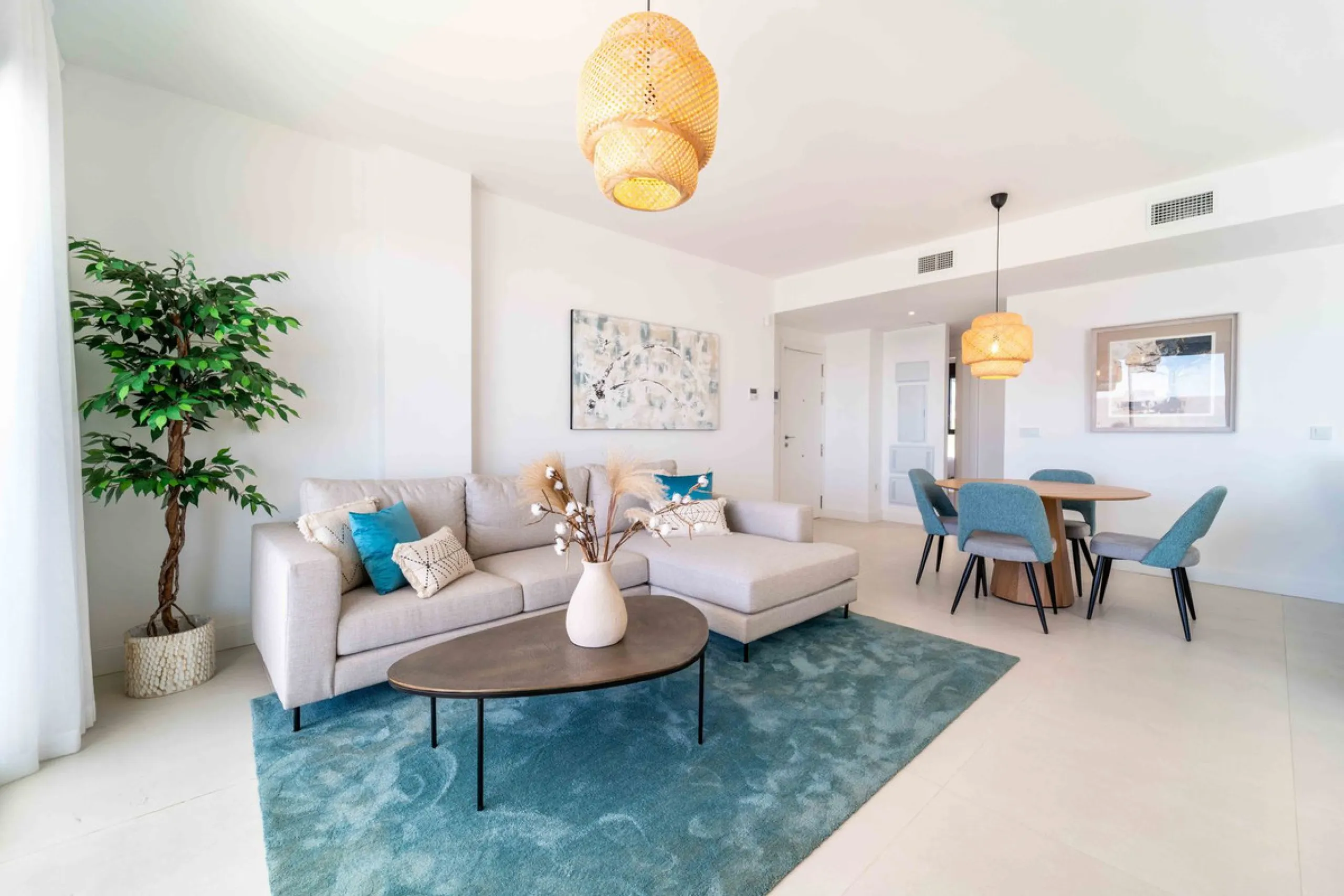 Modern three-bedroom apartment with panoramic sea views in an elevated position on the Costa del Sol.