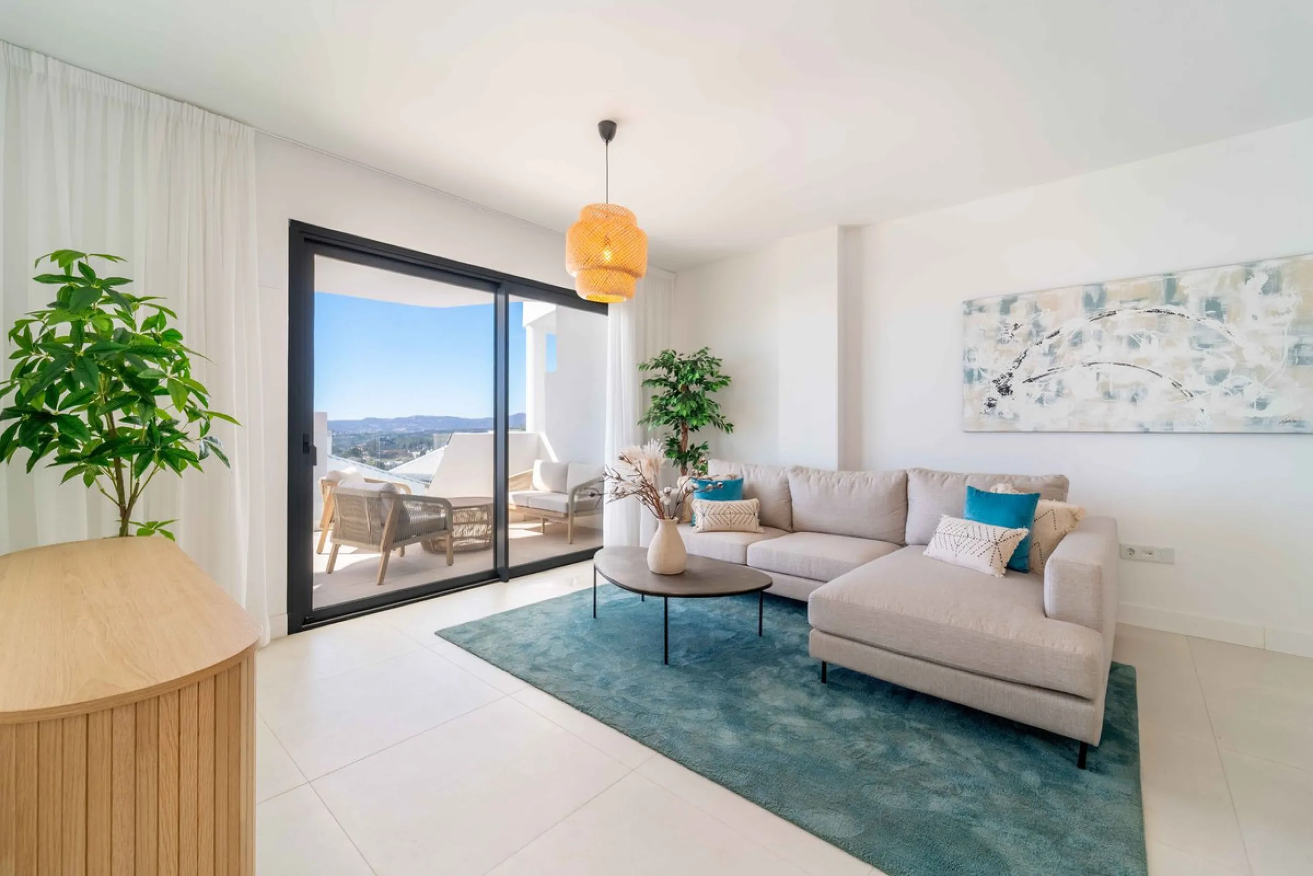 Modern three-bedroom apartment with panoramic sea views in an elevated position on the Costa del Sol.