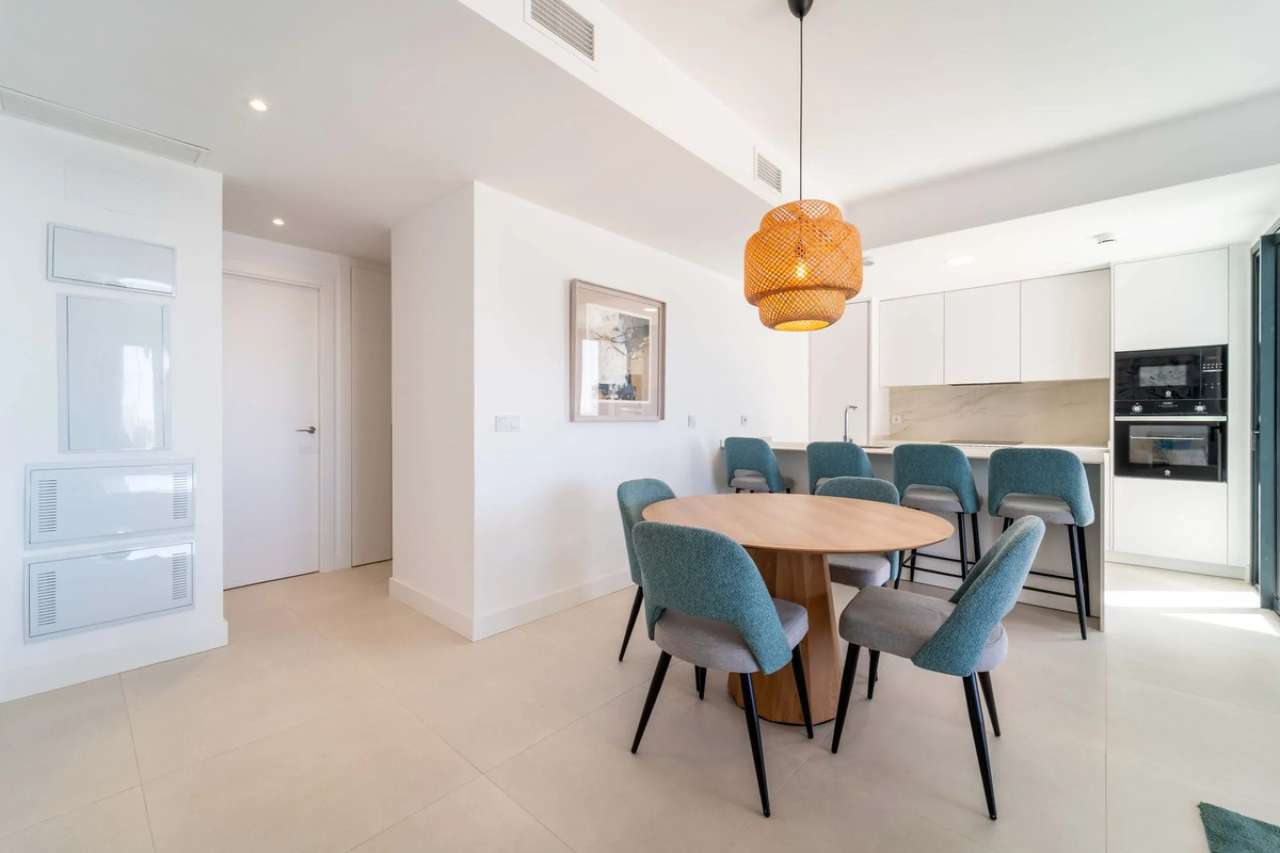 Modern three-bedroom apartment with panoramic sea views in an elevated position on the Costa del Sol.