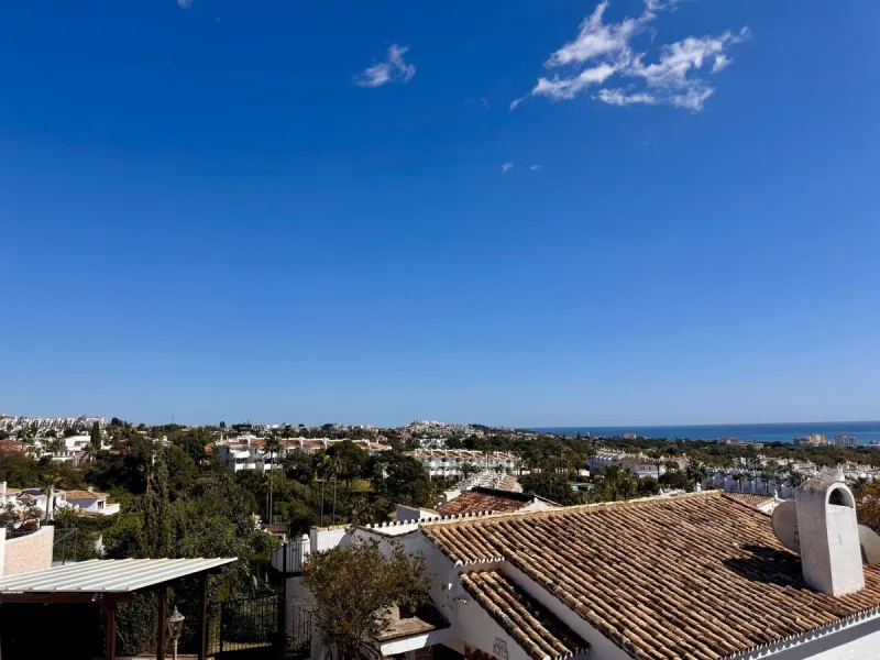 Rare Single-Level Villa with Sea Views in Prime Calahonda Location.