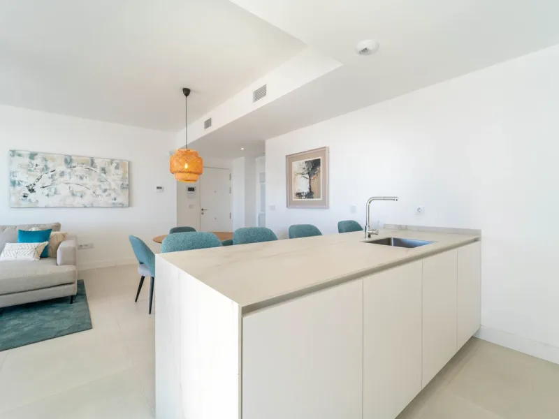Modern three-bedroom apartment with panoramic sea views in an elevated position on the Costa del Sol.
