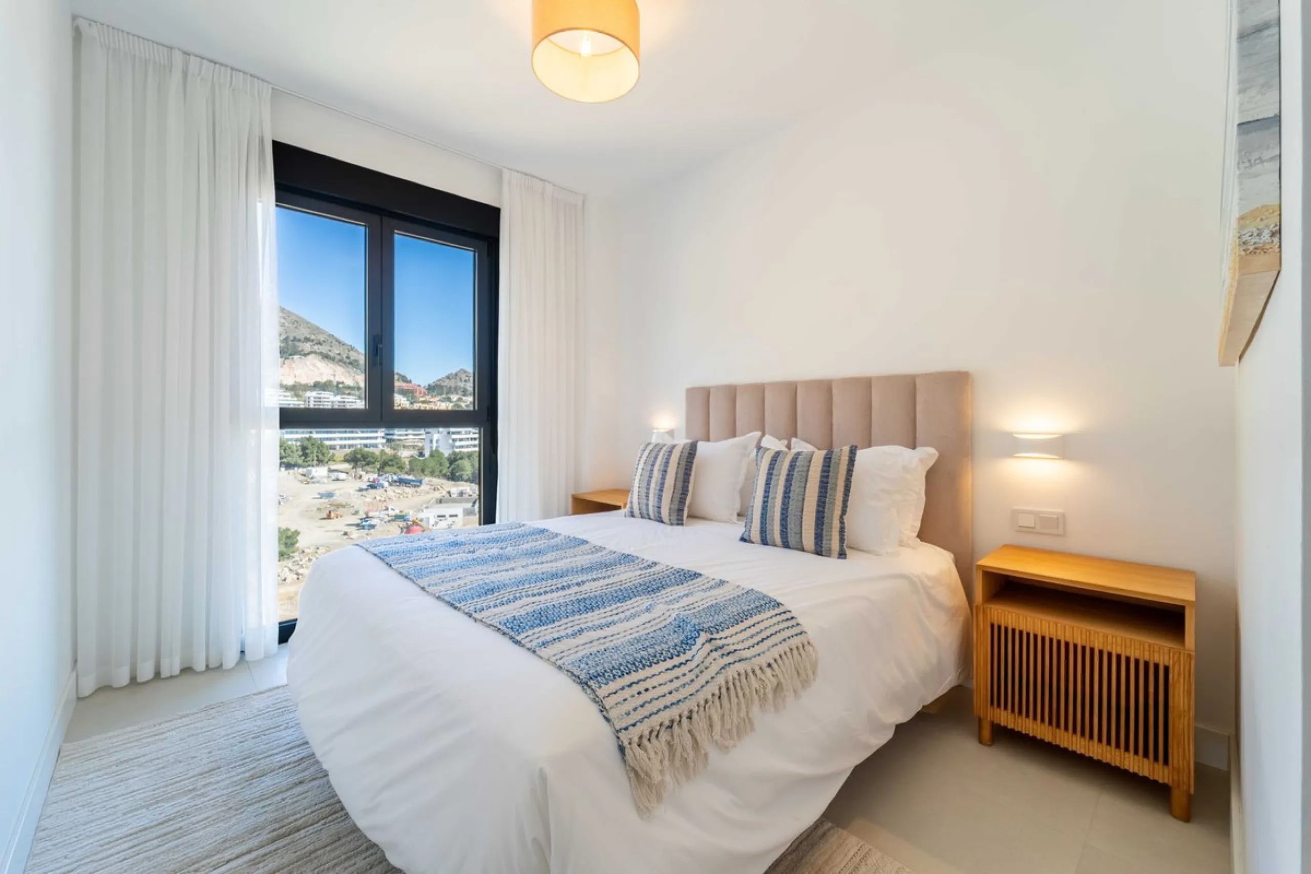 Modern three-bedroom apartment with panoramic sea views in an elevated position on the Costa del Sol.