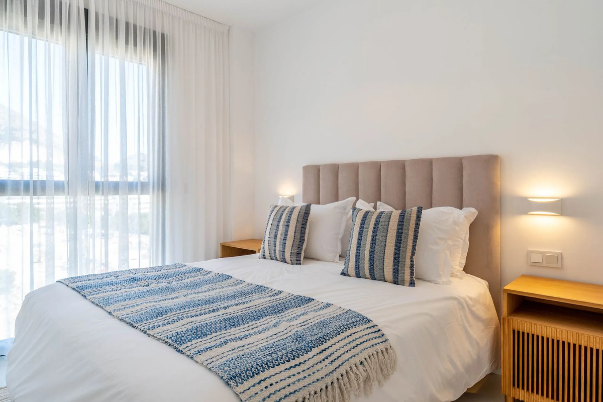 Modern three-bedroom apartment with panoramic sea views in an elevated position on the Costa del Sol.