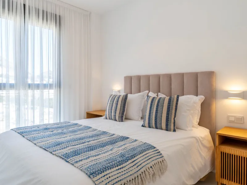 Modern three-bedroom apartment with panoramic sea views in an elevated position on the Costa del Sol.