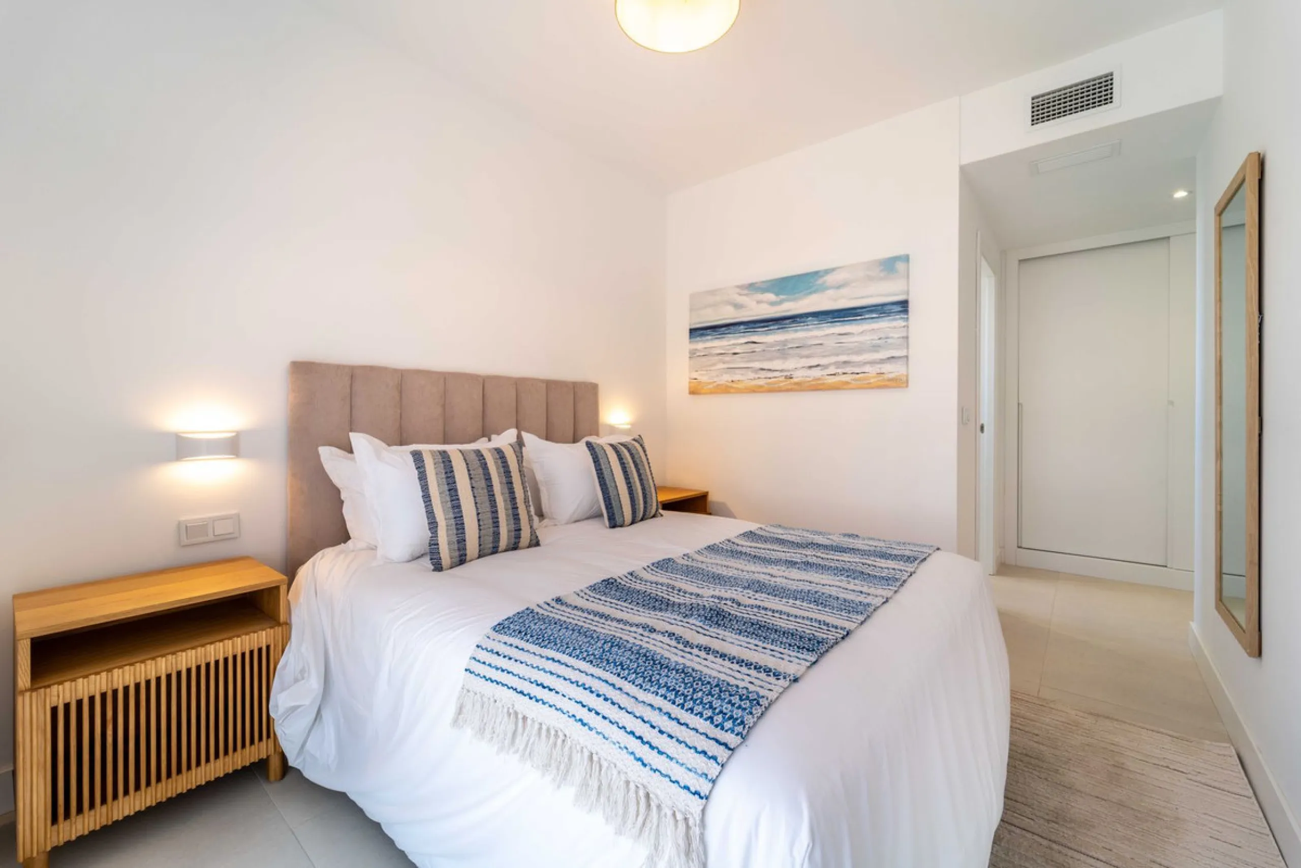 Modern three-bedroom apartment with panoramic sea views in an elevated position on the Costa del Sol.