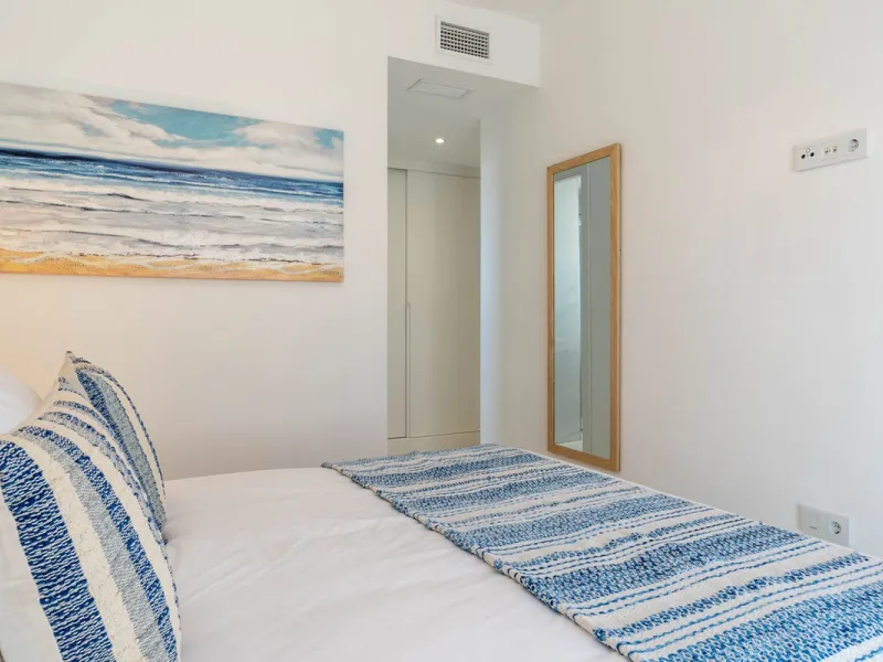 Modern three-bedroom apartment with panoramic sea views in an elevated position on the Costa del Sol.