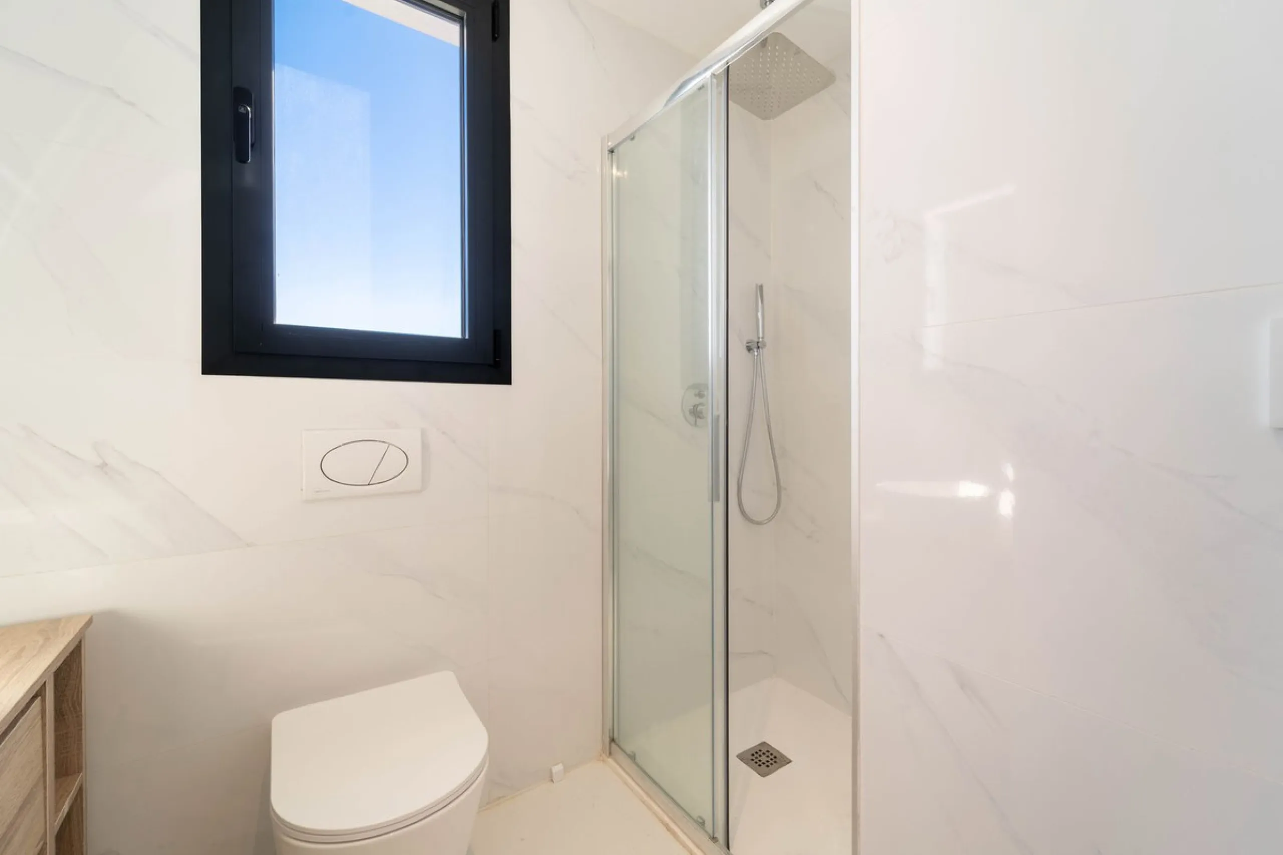 Modern three-bedroom apartment with panoramic sea views in an elevated position on the Costa del Sol.