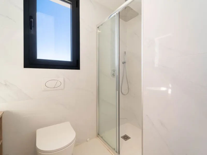 Modern three-bedroom apartment with panoramic sea views in an elevated position on the Costa del Sol.