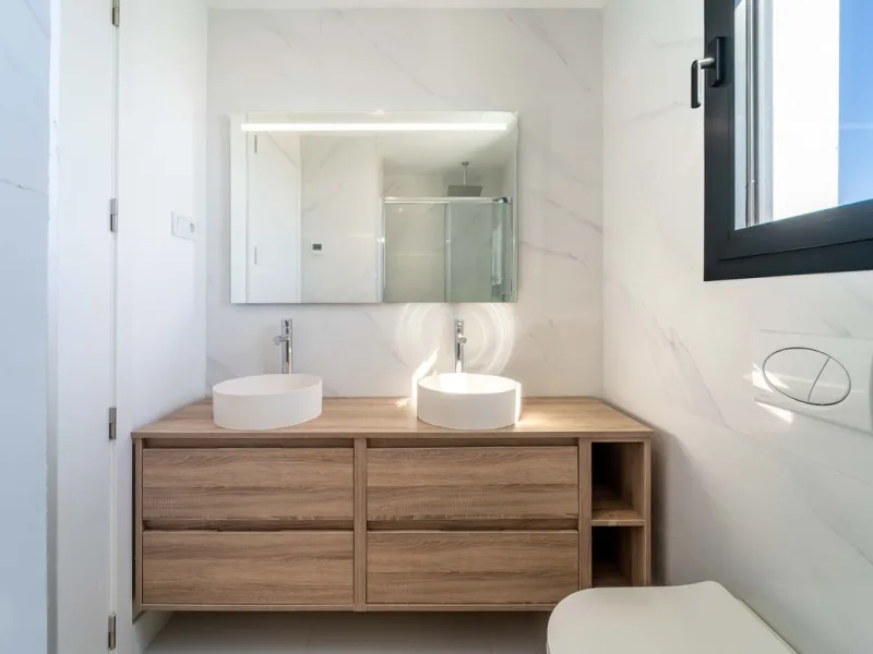 Modern three-bedroom apartment with panoramic sea views in an elevated position on the Costa del Sol.