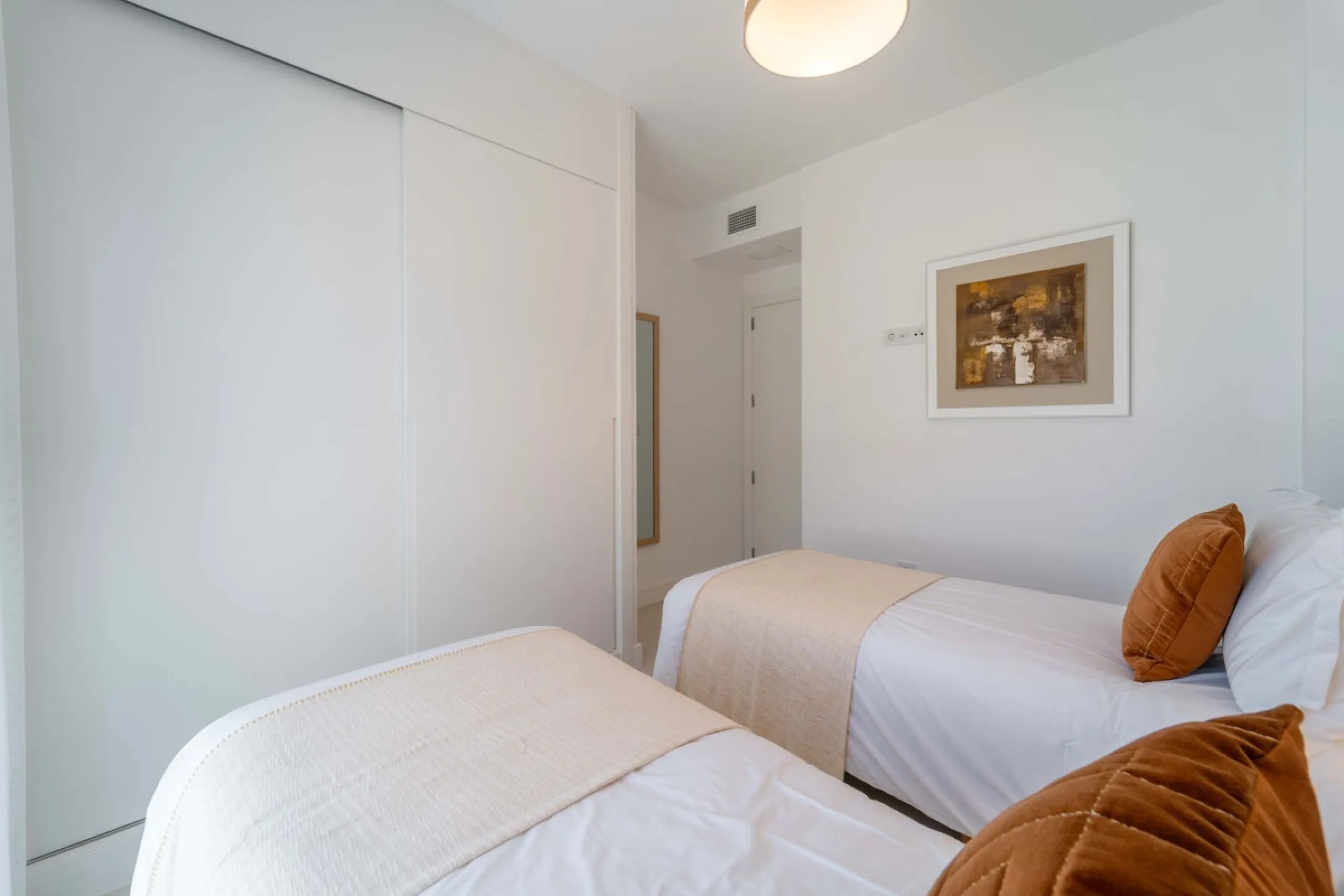 Modern three-bedroom apartment with panoramic sea views in an elevated position on the Costa del Sol.