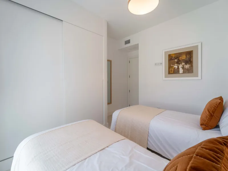 Modern three-bedroom apartment with panoramic sea views in an elevated position on the Costa del Sol.