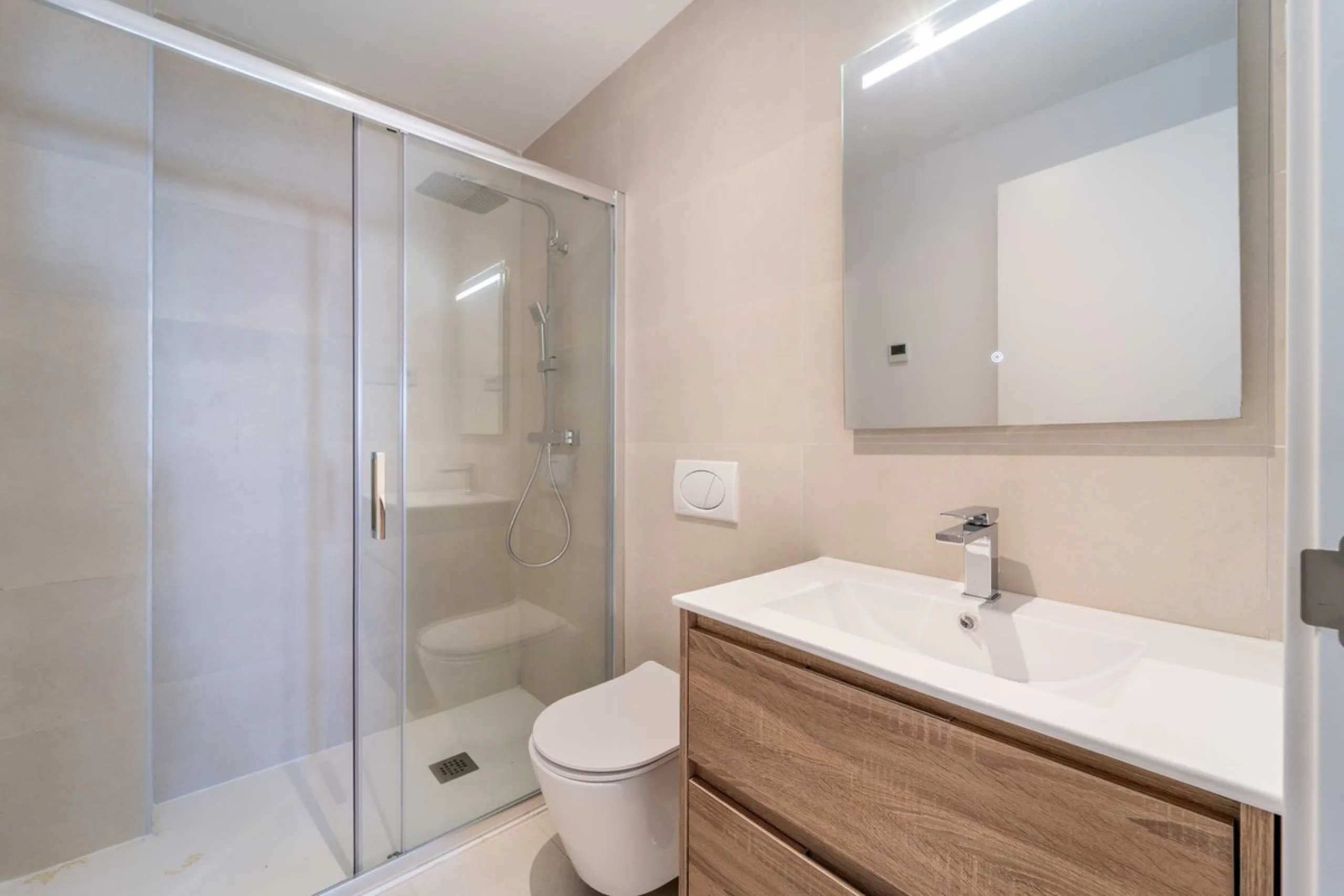 Modern three-bedroom apartment with panoramic sea views in an elevated position on the Costa del Sol.