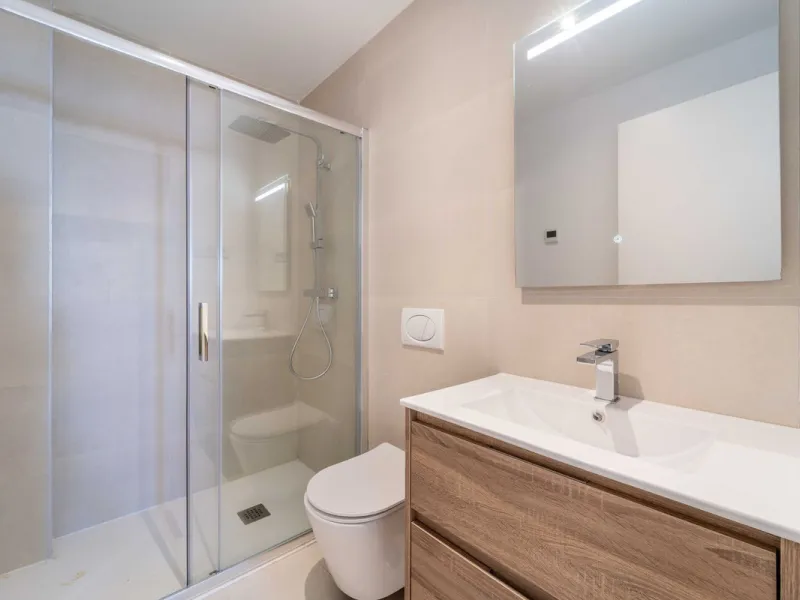 Modern three-bedroom apartment with panoramic sea views in an elevated position on the Costa del Sol.
