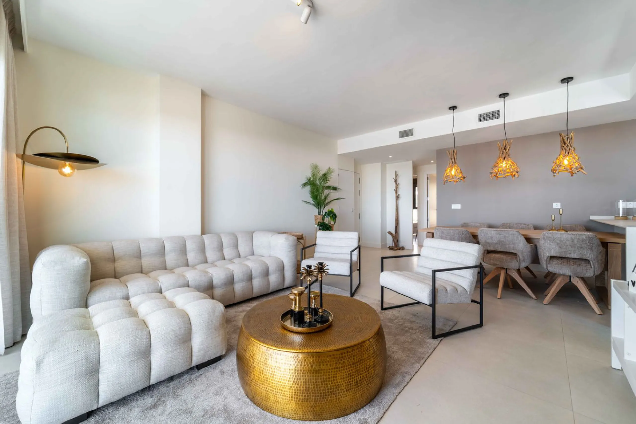 Apartment - Middle Floor Apartment в продаже в Fuengirola, Málaga. В доме 3 спален и 2 ванных комнат. Площадь дома 125 м²