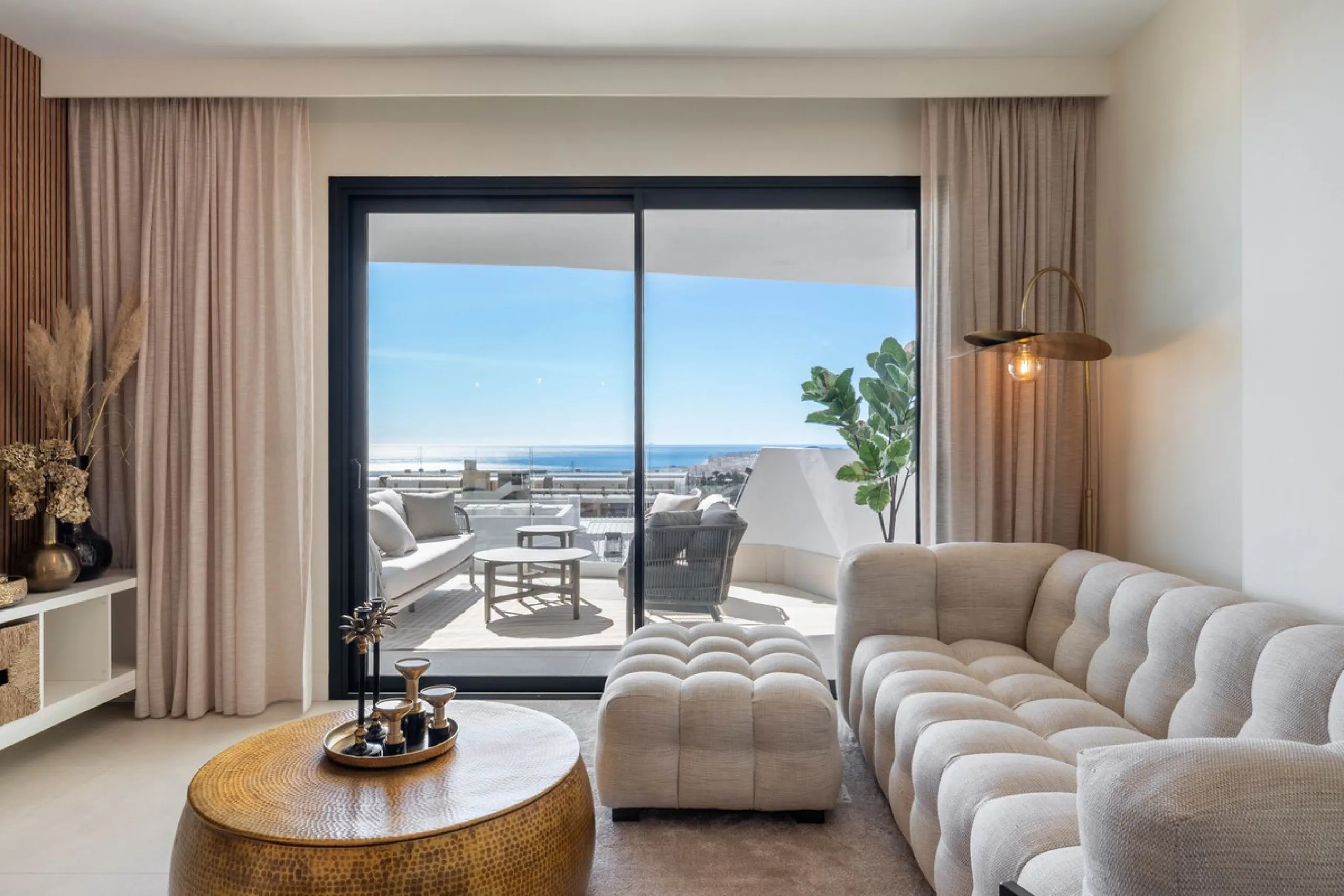 Apartment - Middle Floor Apartment в продаже в Fuengirola, Málaga. В доме 3 спален и 2 ванных комнат. Площадь дома 125 м²