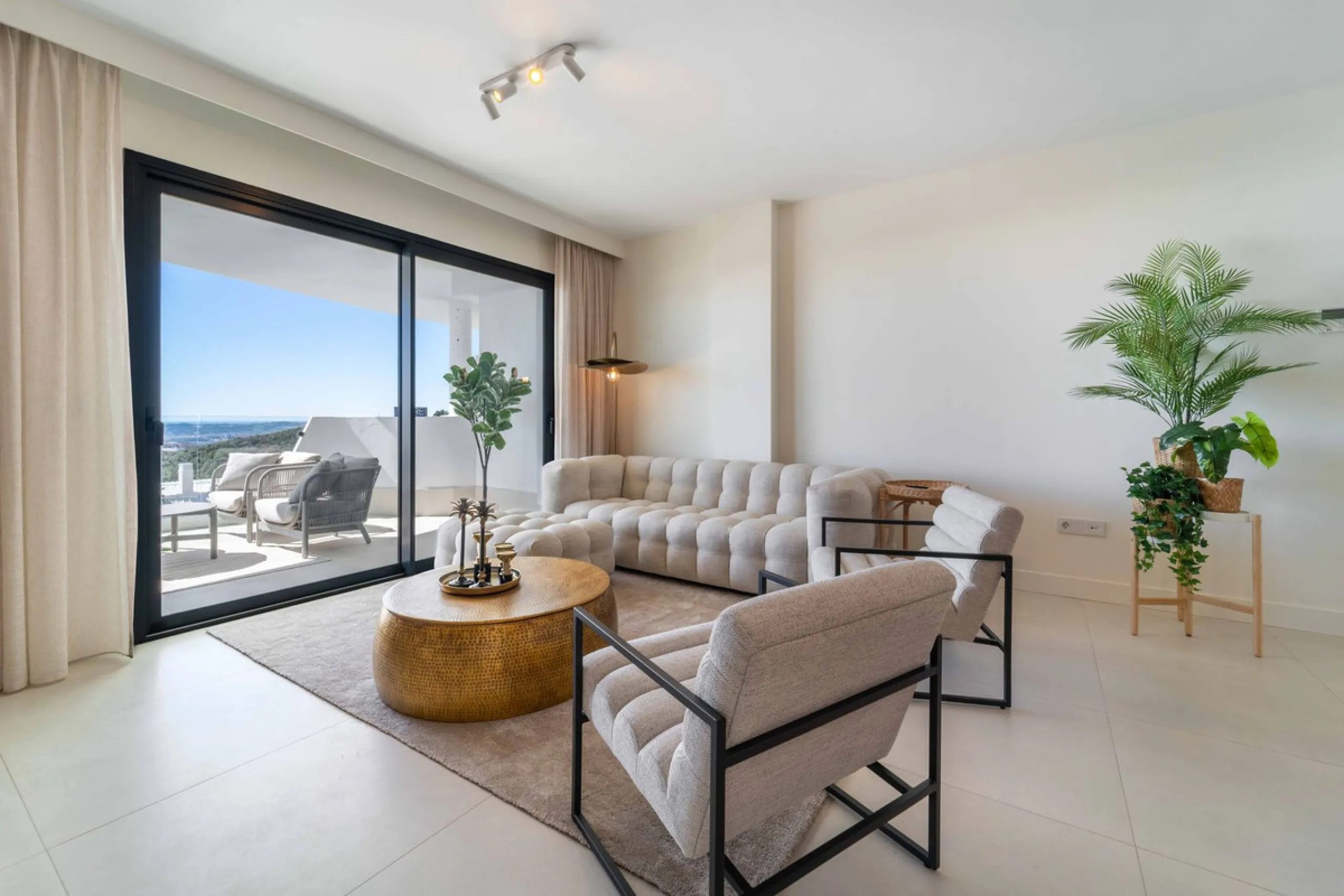 Apartment - Middle Floor Apartment в продаже в Fuengirola, Málaga. В доме 3 спален и 2 ванных комнат. Площадь дома 125 м²