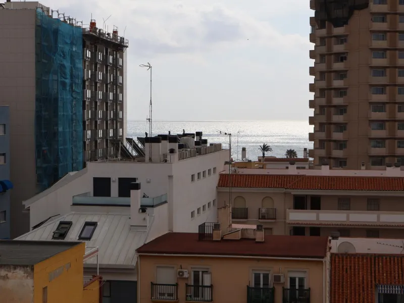 Dreaming of a seaside home that combines luxury and comfort? Here is your opportunity to acquire a fully renovated apartment in the heart of central Fuengirola – just 100 meters from the beach.