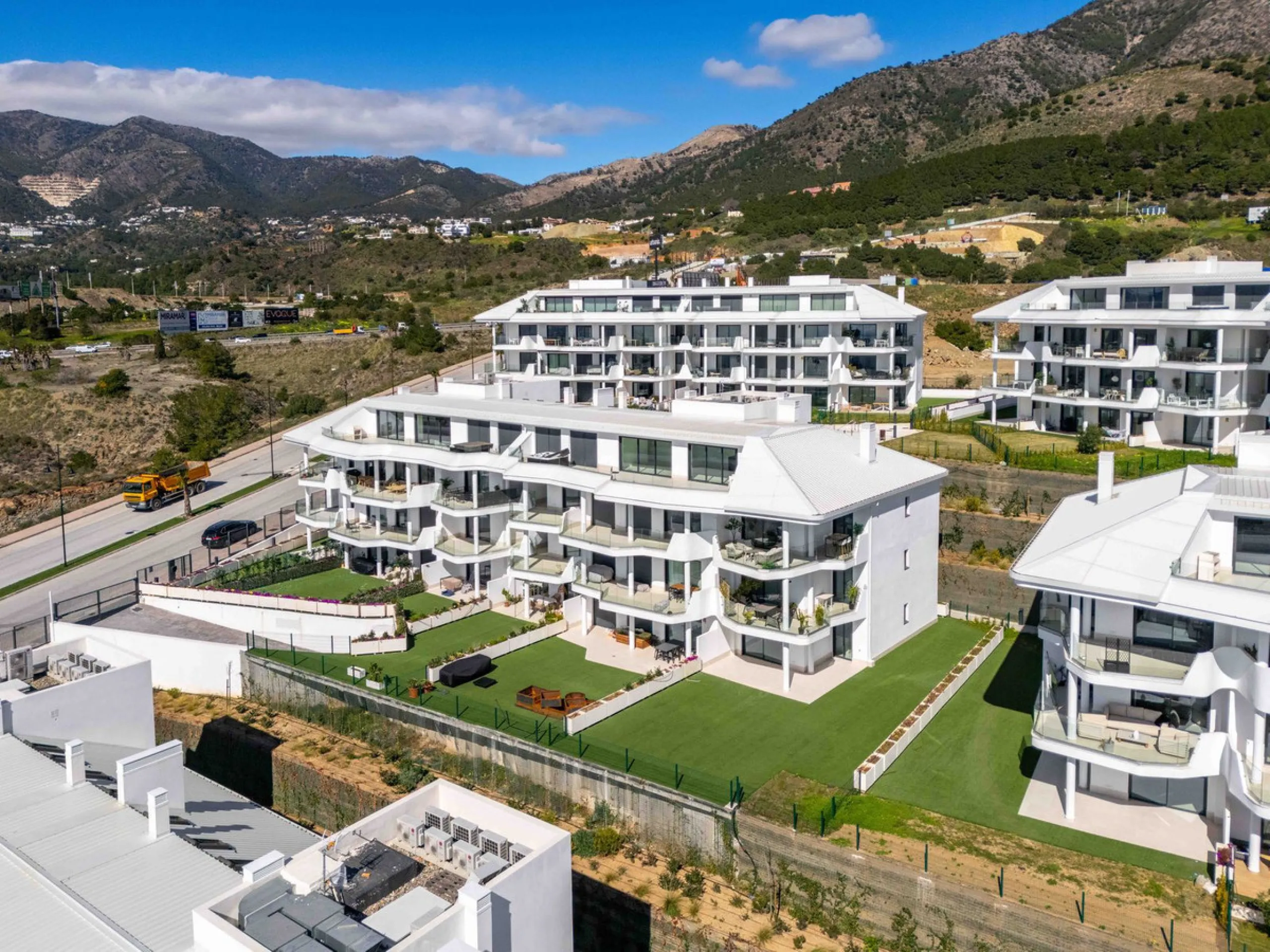 Apartment - Middle Floor Apartment в продаже в Fuengirola, Málaga. В доме 3 спален и 2 ванных комнат. Площадь дома 125 м²