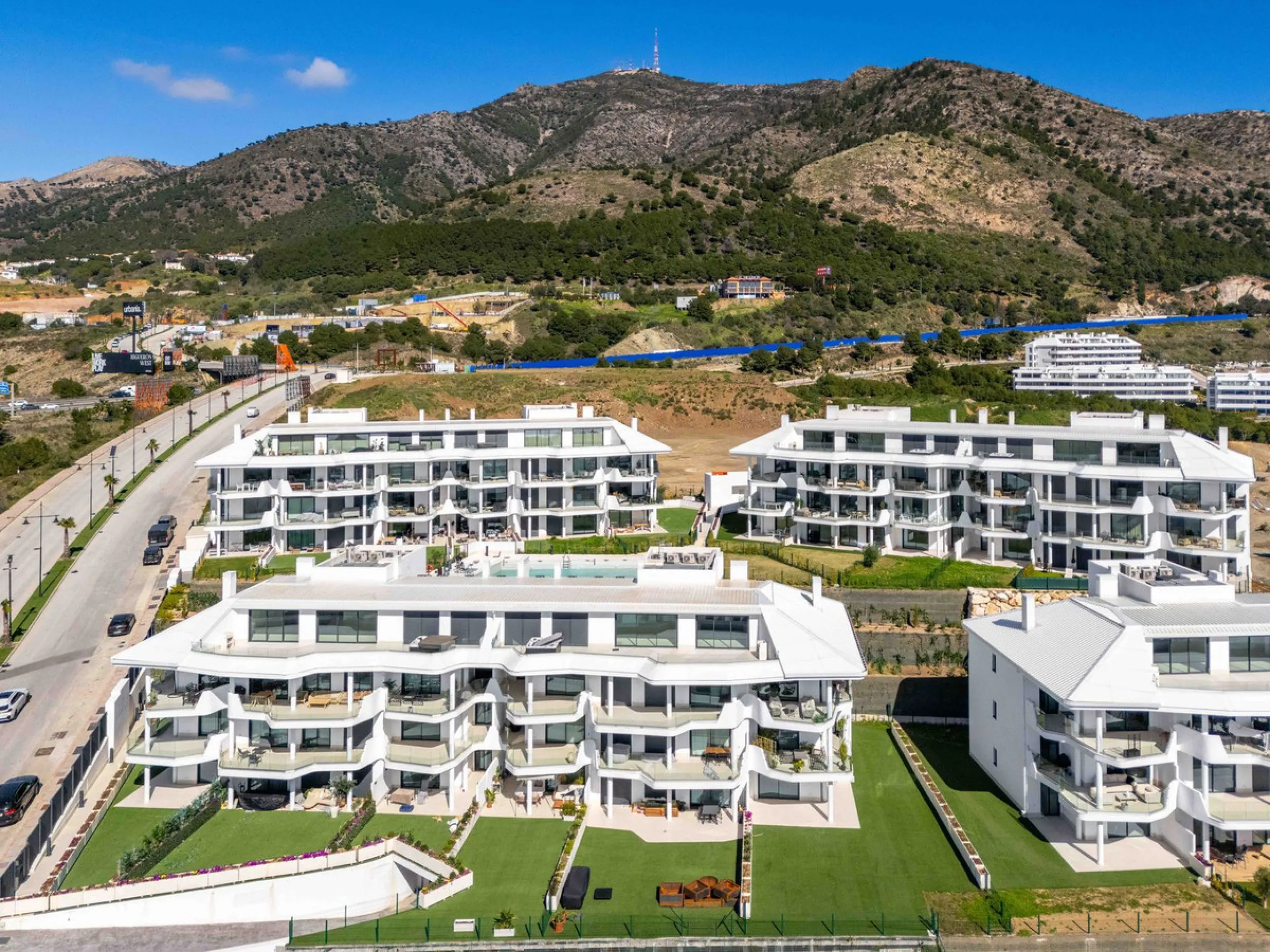 Apartment - Middle Floor Apartment в продаже в Fuengirola, Málaga. В доме 3 спален и 2 ванных комнат. Площадь дома 125 м²
