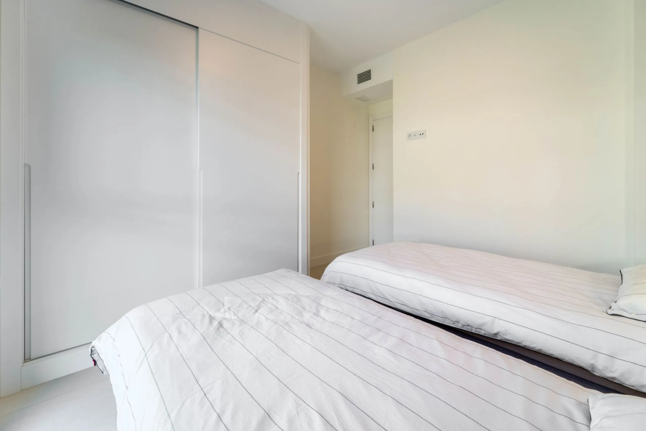 Apartment - Middle Floor Apartment в продаже в Fuengirola, Málaga. В доме 3 спален и 2 ванных комнат. Площадь дома 125 м²