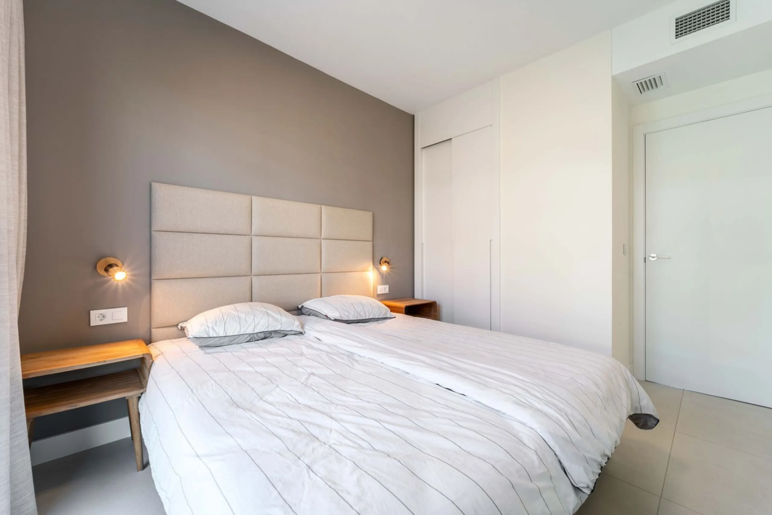Apartment - Middle Floor Apartment в продаже в Fuengirola, Málaga. В доме 3 спален и 2 ванных комнат. Площадь дома 125 м²