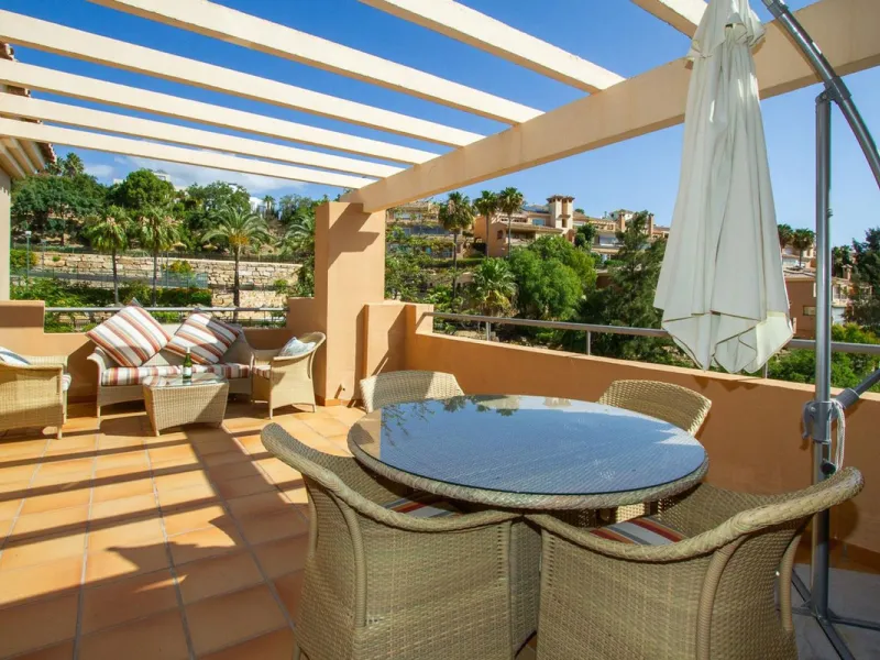 Wonderful luxury executive three bedroom south east facing penthouse with the most outstanding views to the sea.