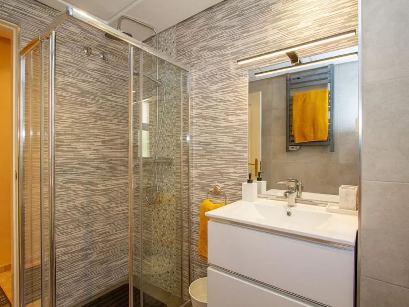 Wonderful luxury executive three bedroom south east facing penthouse with the most outstanding views to the sea.