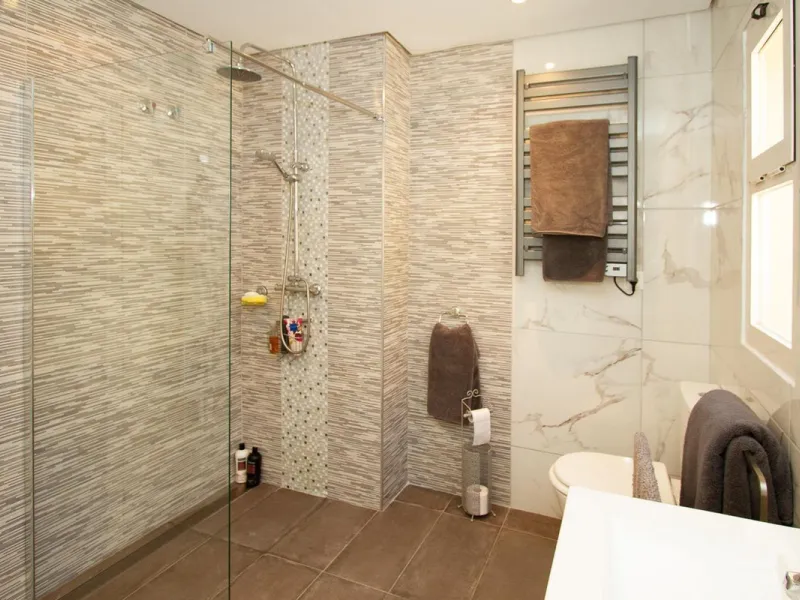 Wonderful luxury executive three bedroom south east facing penthouse with the most outstanding views to the sea.