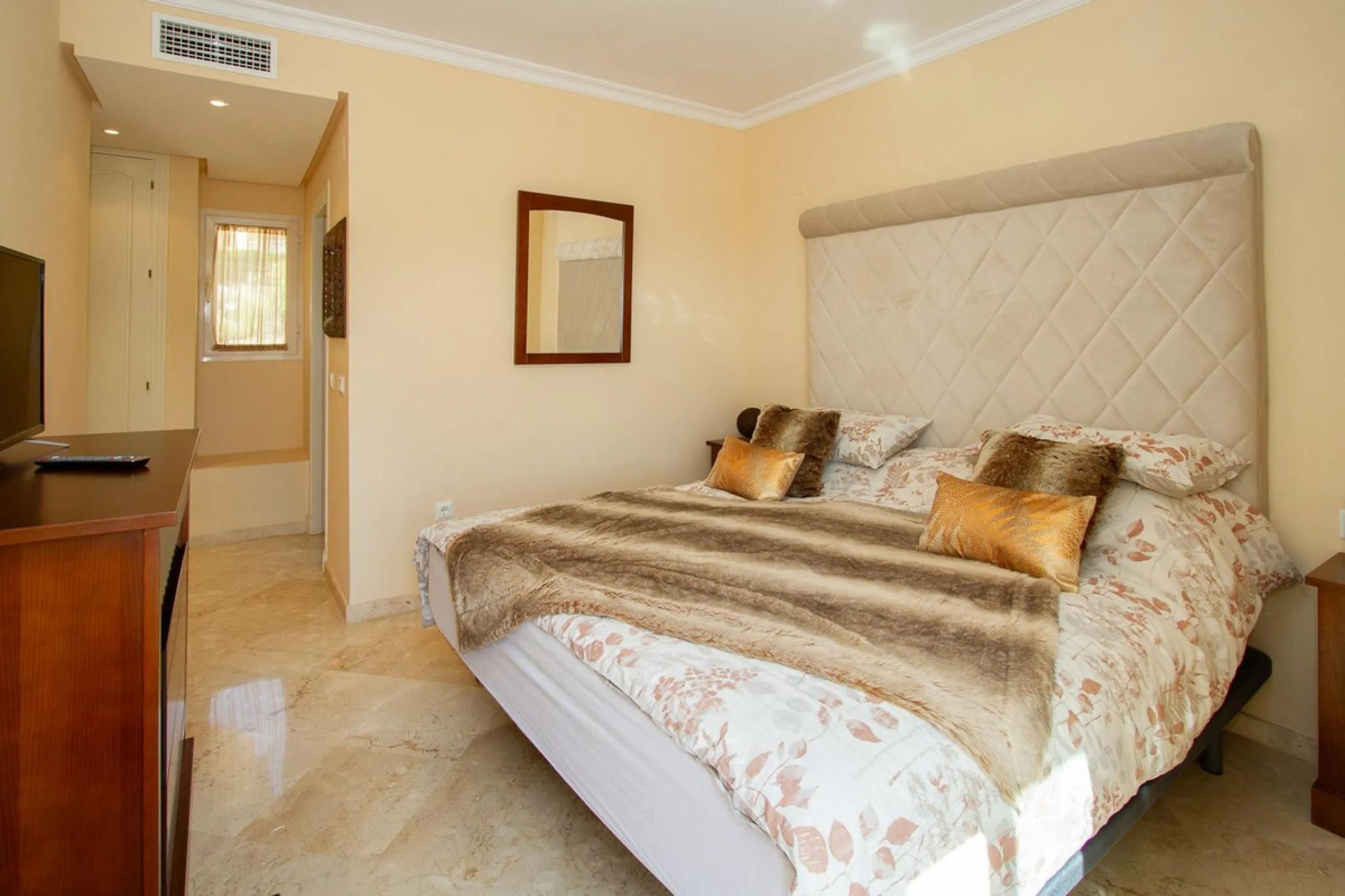 Wonderful luxury executive three bedroom south east facing penthouse with the most outstanding views to the sea.