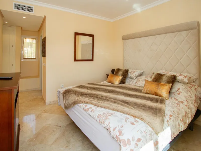 Wonderful luxury executive three bedroom south east facing penthouse with the most outstanding views to the sea.