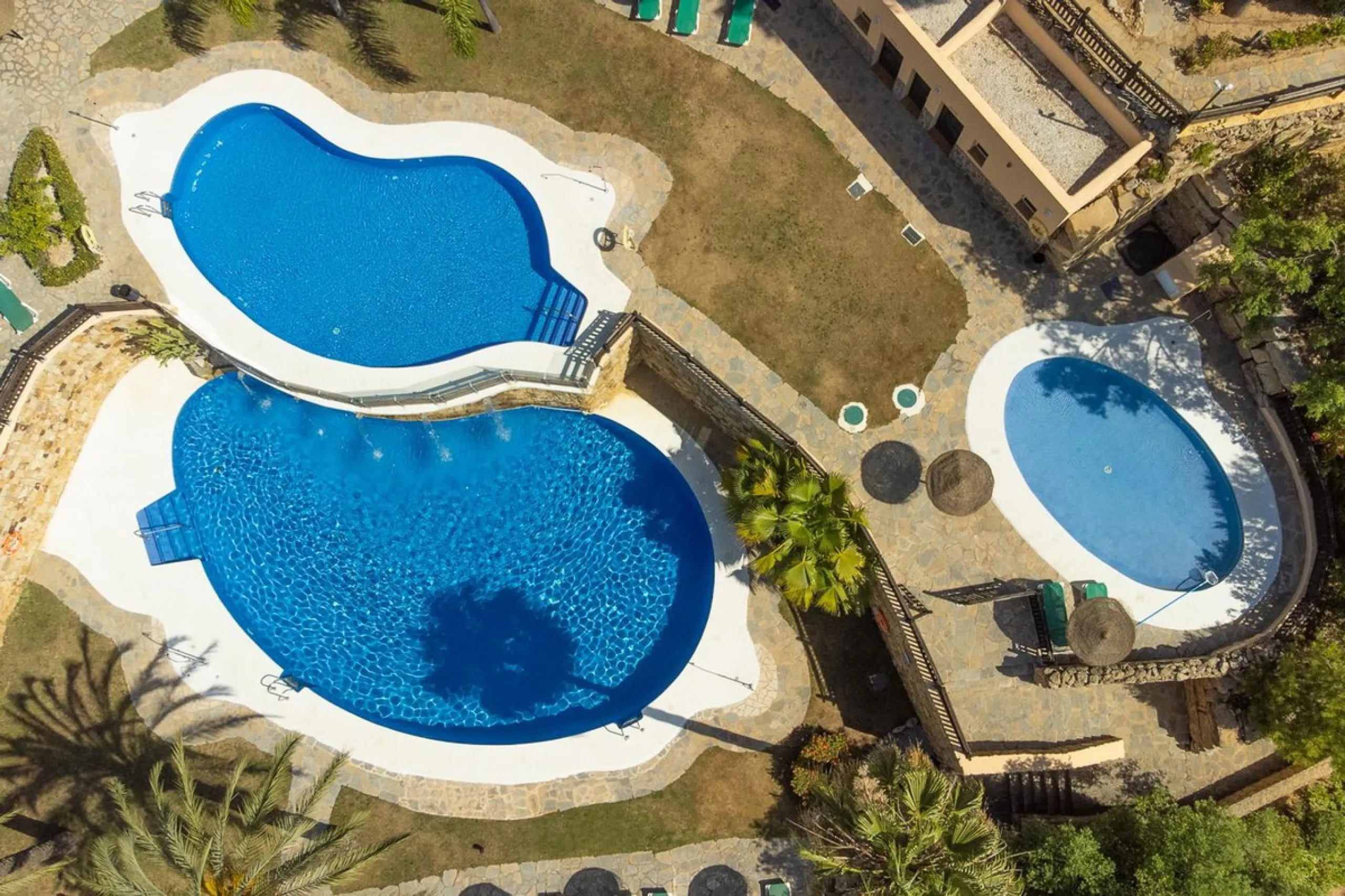 Wonderful luxury executive three bedroom south east facing penthouse with the most outstanding views to the sea.