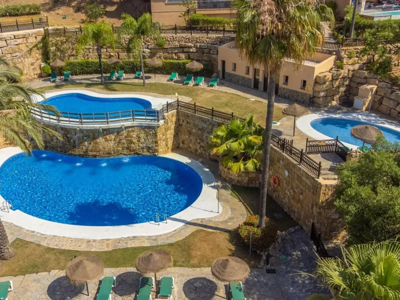 Wonderful luxury executive three bedroom south east facing penthouse with the most outstanding views to the sea.